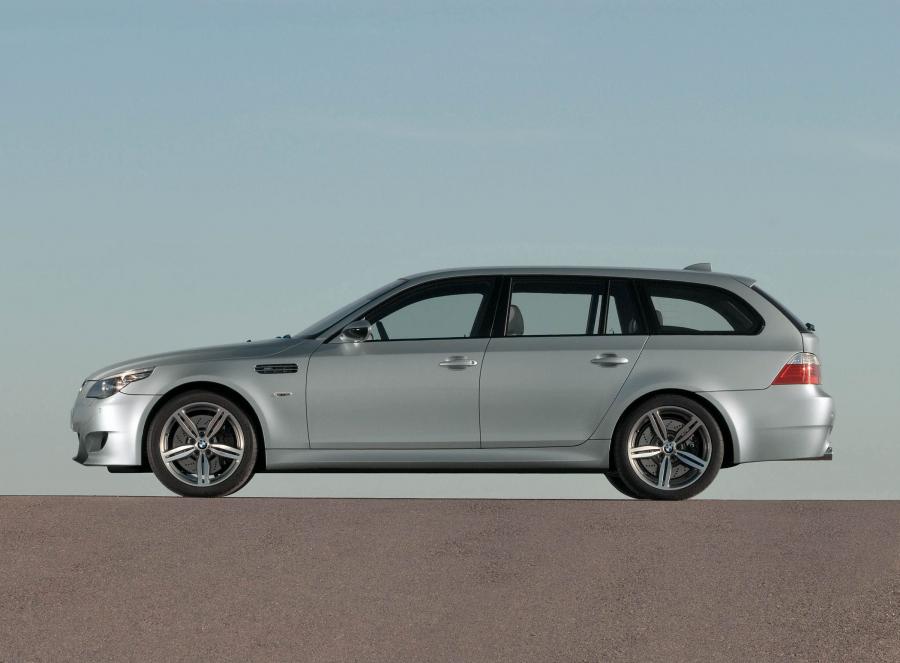  BMW M5 Touring 2009 года  (фото 36 из 51)